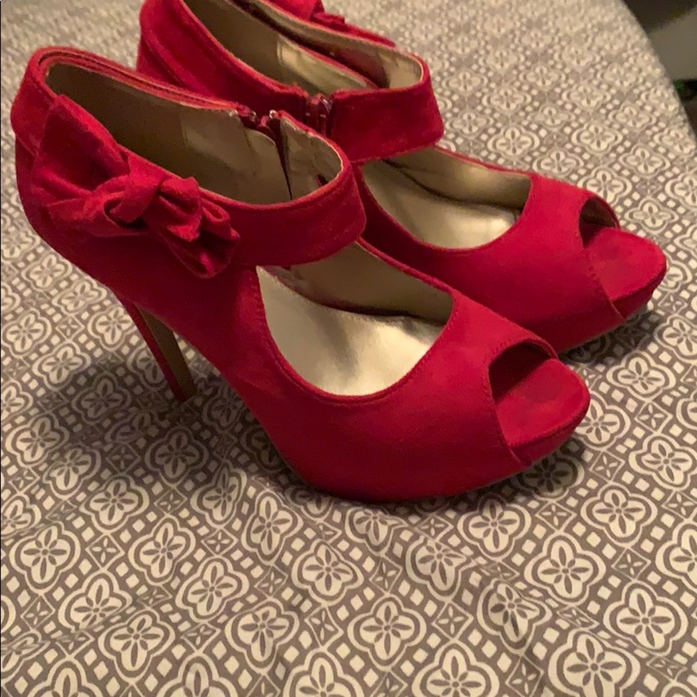 Red Pumps